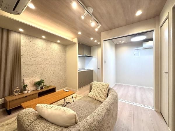 1LDK Apartment for Sale in Nishiazabu, Minato-ku, Tokyo - Thumbnail 4