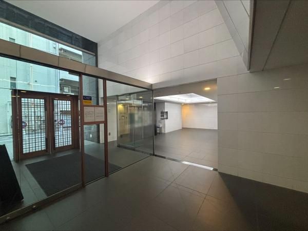 1LDK Apartment for Sale in Nishiazabu, Minato-ku, Tokyo - Thumbnail 3
