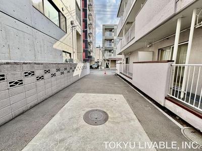 1DK+S Apartment for Sale near Kotoní Station, Sapporo — Street, Nishi, Hokkaido