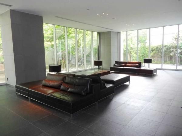 2LDK Apartment for Sale in Kojimachi, Chiyoda-ku, Tokyo - Thumbnail 2