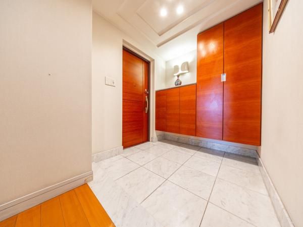 3LDK Apartment for Sale in Aobadai, Meguro-ku, Tokyo - Thumbnail 3