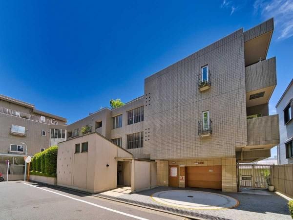 3LDK Apartment for Sale in Aobadai, Meguro-ku, Tokyo - Thumbnail 2