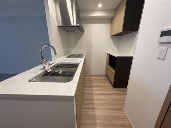 New 2LDK Apartment for Sale in Chiyoda, Tokyo - Thumbnail 3