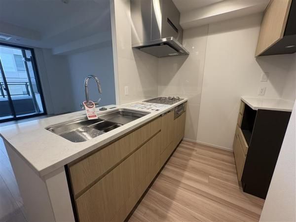 New 2LDK Apartment for Sale in Chiyoda, Tokyo - Thumbnail 2