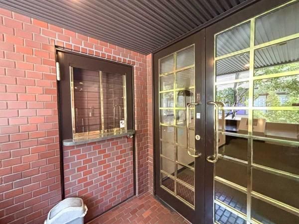 2LDK Renovated Apartment in Shibuya, Tokyo - Thumbnail 3