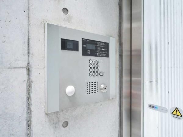 2LDK Apartment for Sale in Minami Aoyama, Minato-ku, Tokyo - Thumbnail 4