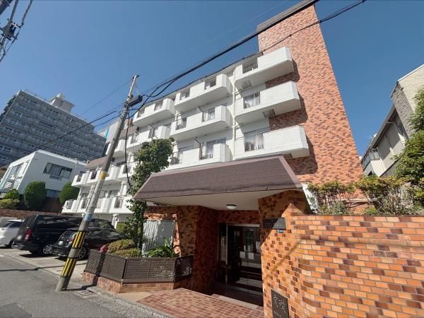 1R Apartment for Sale in Nishi-Azabu, Minato, Tokyo - Thumbnail 3