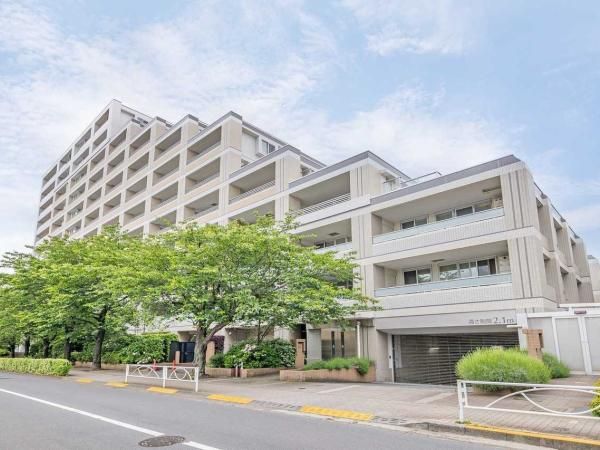 3LDK Apartment in Meguro, Tokyo - 108m² with Roof Balcony - Thumbnail 3