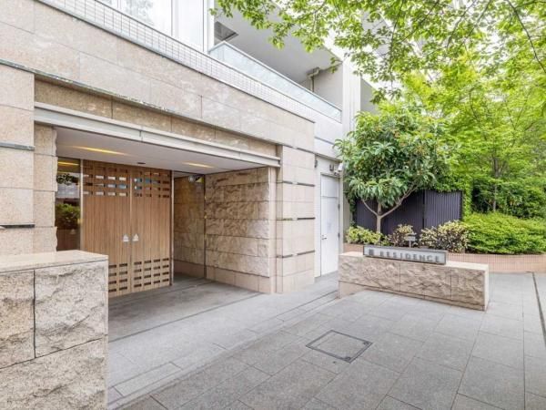 3LDK Apartment in Meguro, Tokyo - 108m² with Roof Balcony - Thumbnail 2