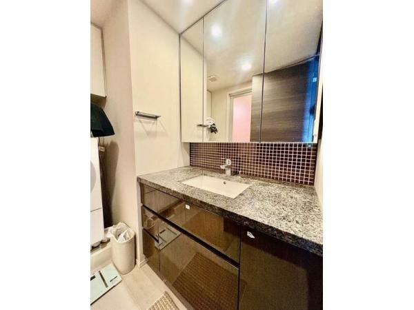 2LDK Apartment in Akasaka, Minato-ku, Tokyo – 54.79m² - Thumbnail 3