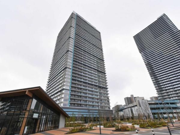 Makuhari Bay Park Rise Gate Tower 3LDK+WIC Apartment for Sale - Thumbnail 2