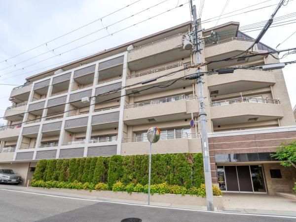 2LDK Apartment for Sale in Nada, Kobe with Large Terrace - Thumbnail 2