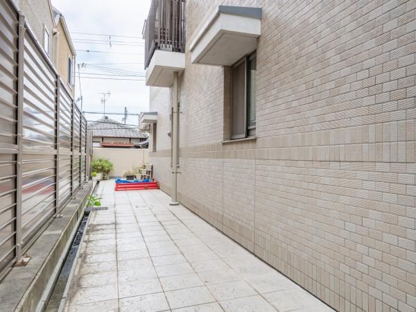 2LDK Apartment for Sale in Nada, Kobe with Large Terrace - Thumbnail 3