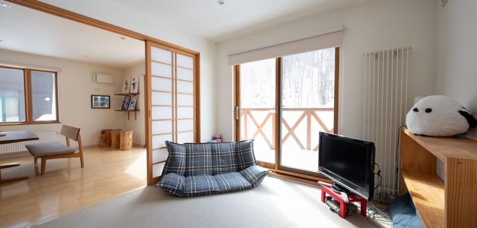 3-Bed Chalet in Niseko with Ski Access - Thumbnail 3