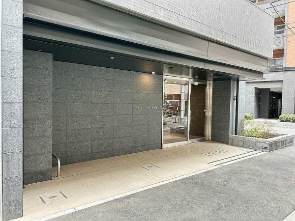 Renovated 1LDK Apartment in Higashi-Nihombashi, Chuo-ku, Tokyo - Thumbnail 2