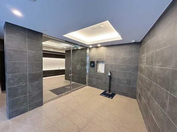Renovated 1LDK Apartment in Higashi-Nihombashi, Chuo-ku, Tokyo - Thumbnail 3