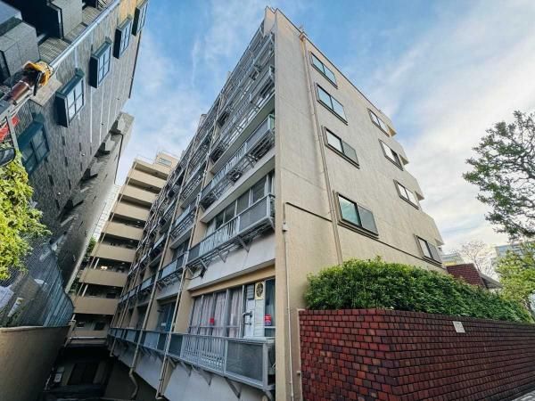 1LDK Apartment for Sale in Chiyoda, Tokyo - Thumbnail 2