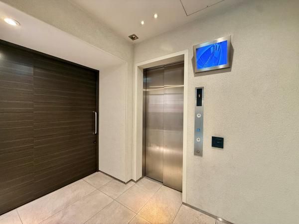 2LDK Apartment in Minami-Azabu, Minato-ku, Tokyo for Sale - Thumbnail 2
