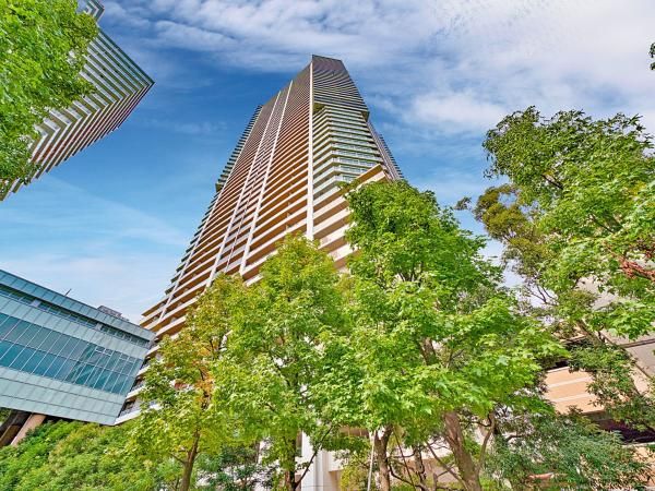 2LDK Apartment in Toyosu, Koto-ku, Tokyo – 80.38m² - Thumbnail 2