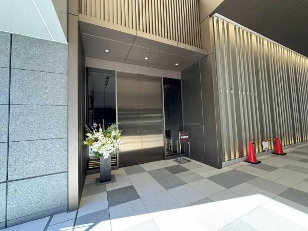 2LDK Apartment for Sale in Hamamatsucho, Minato-ku, Tokyo - Thumbnail 2