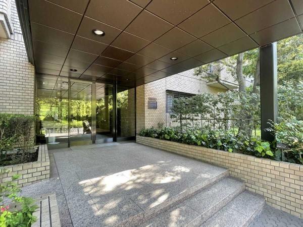 Spacious 1LDK Apartment in Hiroo, Shibuya, Tokyo - 77m2 - Thumbnail 3