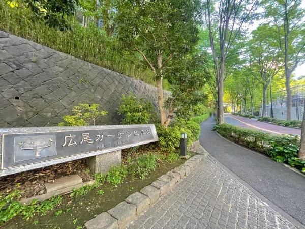 Spacious 1LDK Apartment in Hiroo, Shibuya, Tokyo - 77m2 - Thumbnail 2