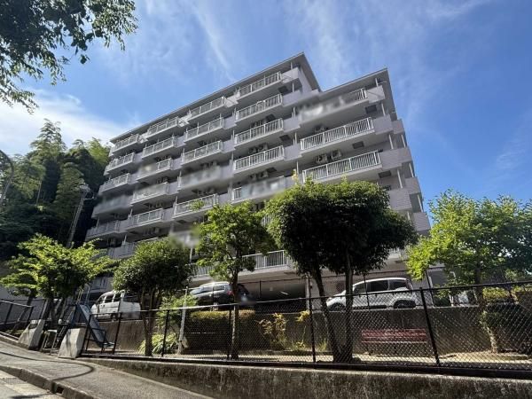 Renovated 3LDK Apartment Near Ofuna Station in Kamakura - Thumbnail 2