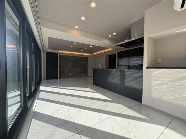 3LDK+S Renovated Apartment in Kojimachi, Chiyoda - Thumbnail 3