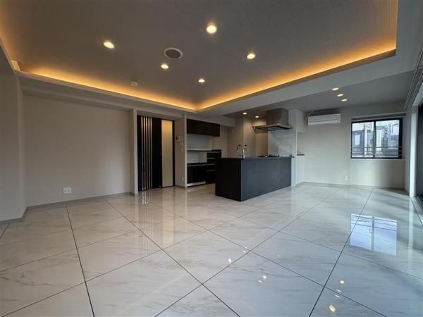 3LDK+S Renovated Apartment in Kojimachi, Chiyoda - Thumbnail 2
