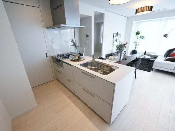 3LDK Apartment for Sale in Park Tower Harumi, Chuo City, Tokyo - Thumbnail 4