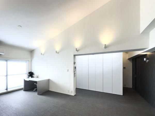 2LDK Apartment for Sale in Minami-Azabu, Minato-ku, Tokyo - Thumbnail 4
