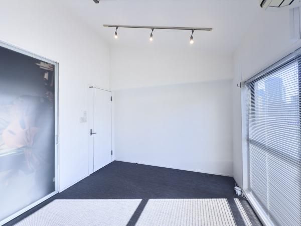 2LDK Apartment for Sale in Minami-Azabu, Minato-ku, Tokyo - Thumbnail 3