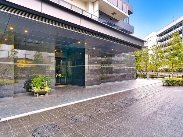 2LDK Apartment for Sale in Ariake, Koto-ku, Tokyo - 56m² - Thumbnail 3