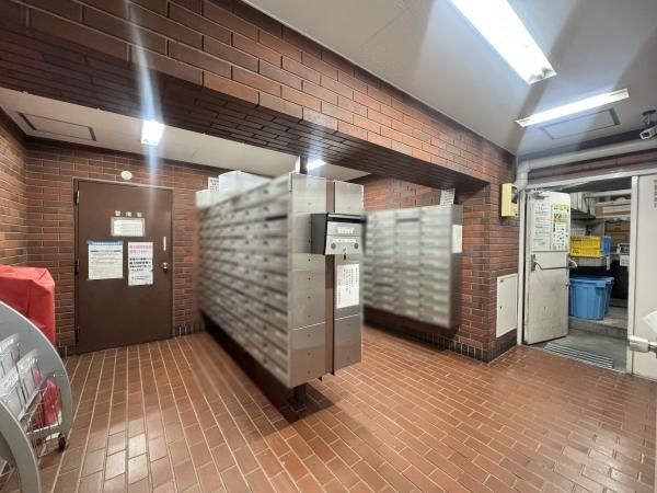 2LDK Apartment for Sale in Shinjuku, Tokyo with Renovation - Thumbnail 4