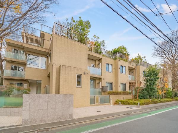 2LDK Apartment for Sale in Seta, Setagaya, Tokyo - 79.17m² - Thumbnail 2