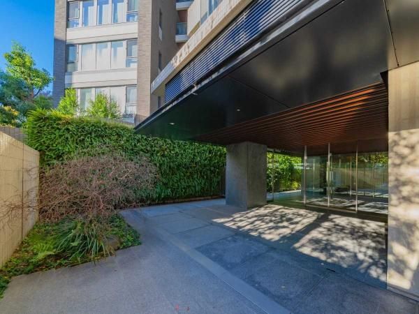 123.94m² 2LDK Apartment in Chiyoda, Tokyo - Thumbnail 3