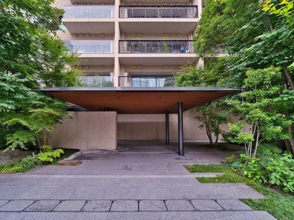 123.94m² 2LDK Apartment in Chiyoda, Tokyo - Thumbnail 2