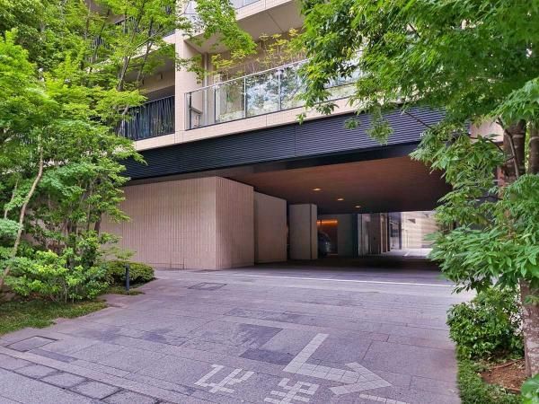 123.94m² 2LDK Apartment in Chiyoda, Tokyo - Thumbnail 4