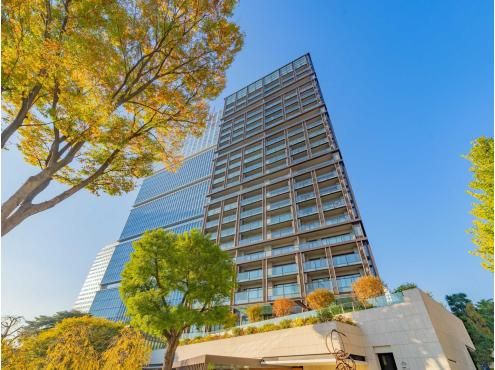 2LDK Apartment for Sale in Chiyoda, Tokyo - 61m2 - Thumbnail 2