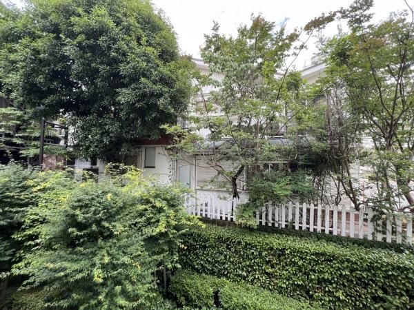 2LDK Apartment for Sale in Akasaka, Minato-ku, Tokyo - Thumbnail 3