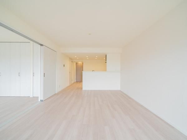Renovated 3LDK Apartment in Minami-Yawata, Ichikawa - Thumbnail 2