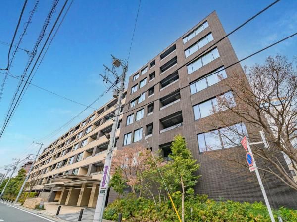 Luxury 2LDK Apartment in Minami Aoyama, Minato-ku, Tokyo - Thumbnail 3