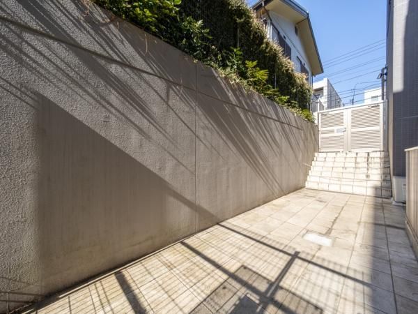 Open Residence Mejiro 3LDK Apartment with Terrace in Tokyo - Thumbnail 4