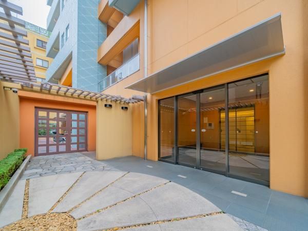 Renovated 1LDK Apartment for Sale in Meguro, Tokyo - Thumbnail 2