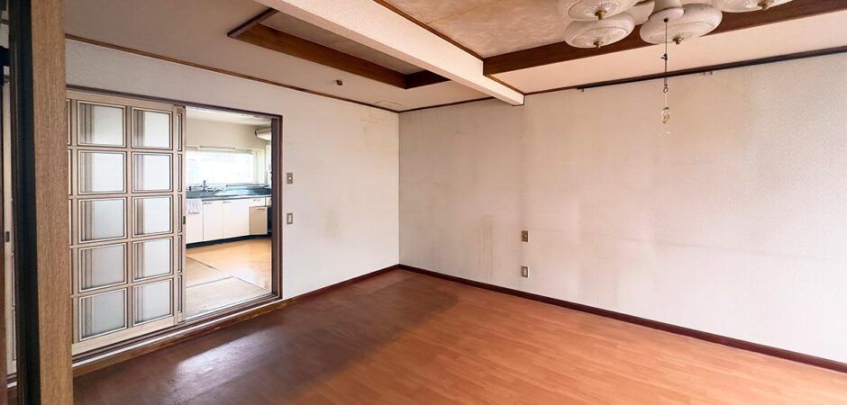 Kyogoku Residence & Garage - 9BR House for Sale in Hokkaido - Thumbnail 3