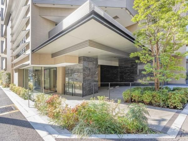 2LDK Apartment for Sale in Shinjuku, Tokyo Near Shinjuku Gyoen - Thumbnail 2