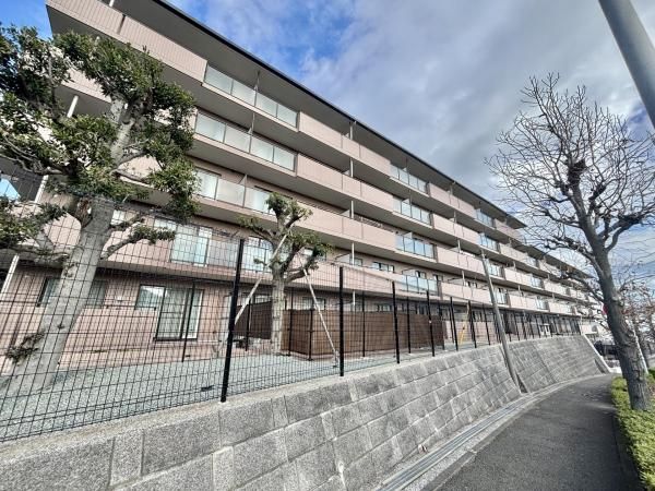 Renovated 3LDK Apartment for Sale in Kanazawa Ward, Yokohama - Thumbnail 2