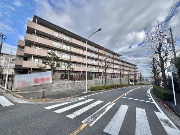 Renovated 3LDK Apartment for Sale in Kanazawa Ward, Yokohama - Thumbnail 3