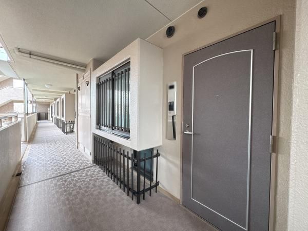 Renovated 1LDK Apartment for Sale in Tsurumi, Yokohama - Thumbnail 2