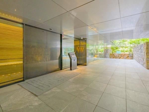 3LDK Apartment for Sale in Chiyoda, Tokyo - Thumbnail 3